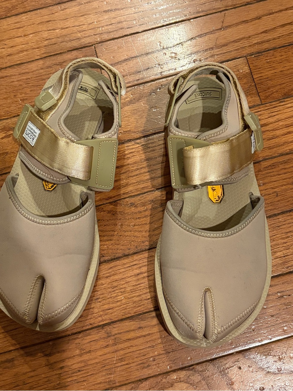 Suicoke Beige Bita-V Sandals Unisex Womens 8 38 Mens 6